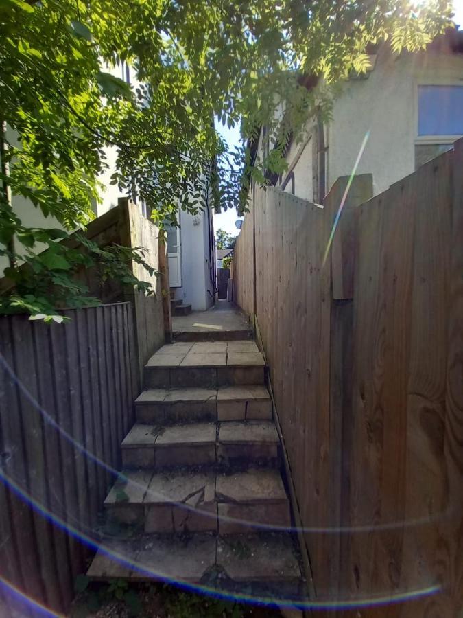 Leisure Studio Flat In Golders Green Лондон Екстер'єр фото